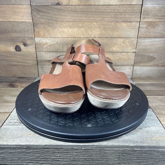 Clarks Soft Cushion Women Size 7.5 M Hazelle Amore T-Strap Brown Leather Sandal - Picture 2 of 10